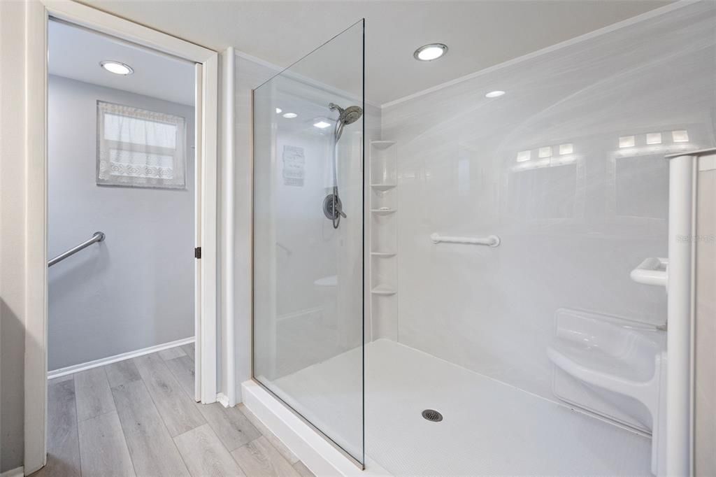 For Sale: $275,000 (2 beds, 2 baths, 1516 Square Feet)