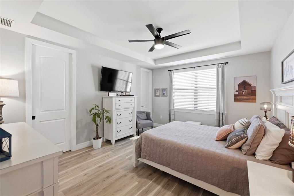 For Sale: $374,000 (3 beds, 2 baths, 1955 Square Feet)