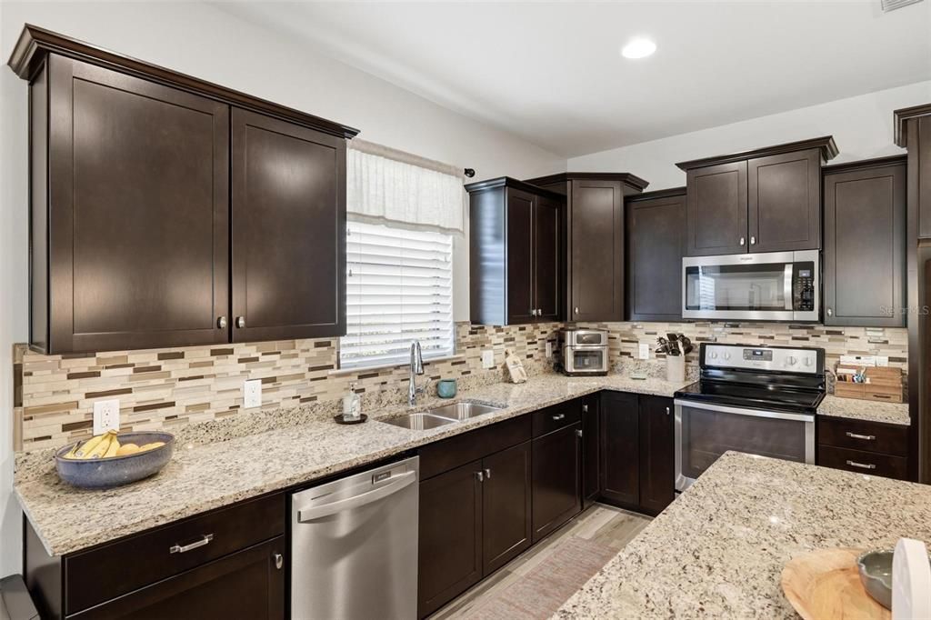 For Sale: $374,000 (3 beds, 2 baths, 1955 Square Feet)