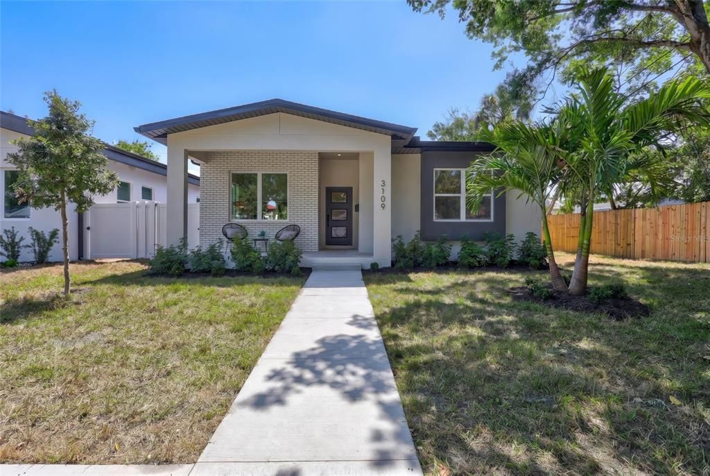 En Venta: $759,000 (4 camas, 2 baños, 1860 Pies cuadrados)