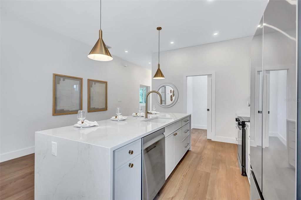 En Venta: $759,000 (4 camas, 2 baños, 1860 Pies cuadrados)
