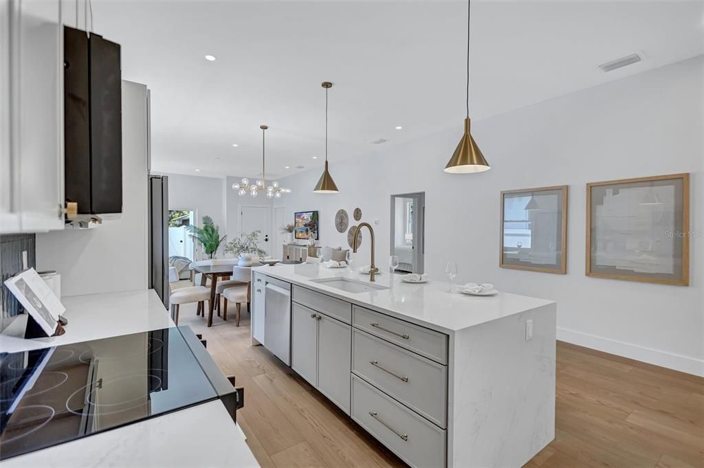 En Venta: $759,000 (4 camas, 2 baños, 1860 Pies cuadrados)