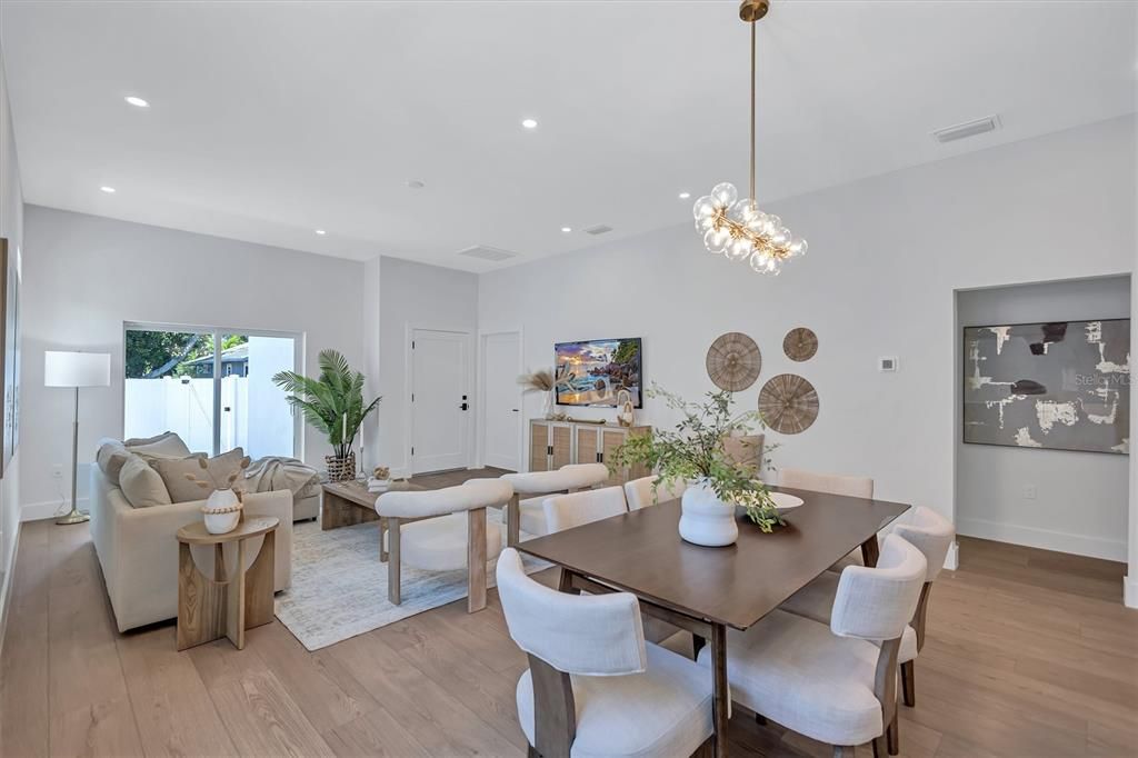 En Venta: $759,000 (4 camas, 2 baños, 1860 Pies cuadrados)
