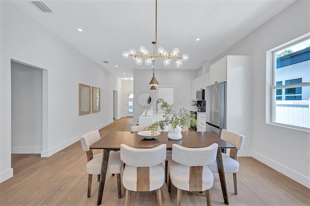 En Venta: $759,000 (4 camas, 2 baños, 1860 Pies cuadrados)