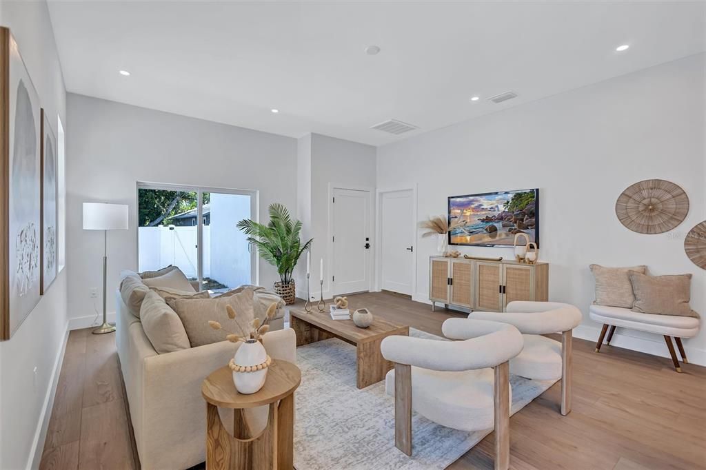 En Venta: $759,000 (4 camas, 2 baños, 1860 Pies cuadrados)