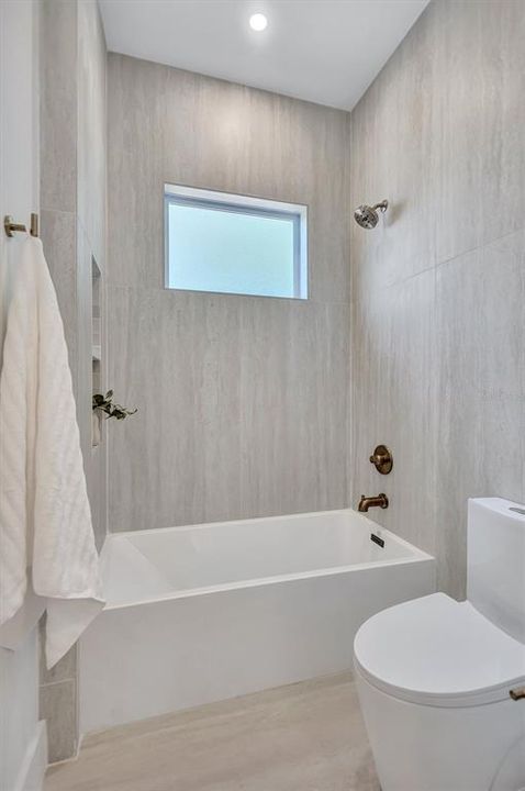 En Venta: $759,000 (4 camas, 2 baños, 1860 Pies cuadrados)