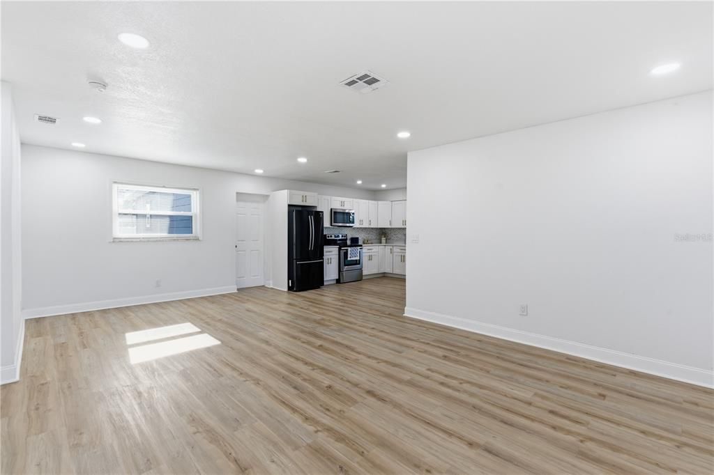 For Sale: $445,900 (4 beds, 3 baths, 1238 Square Feet)