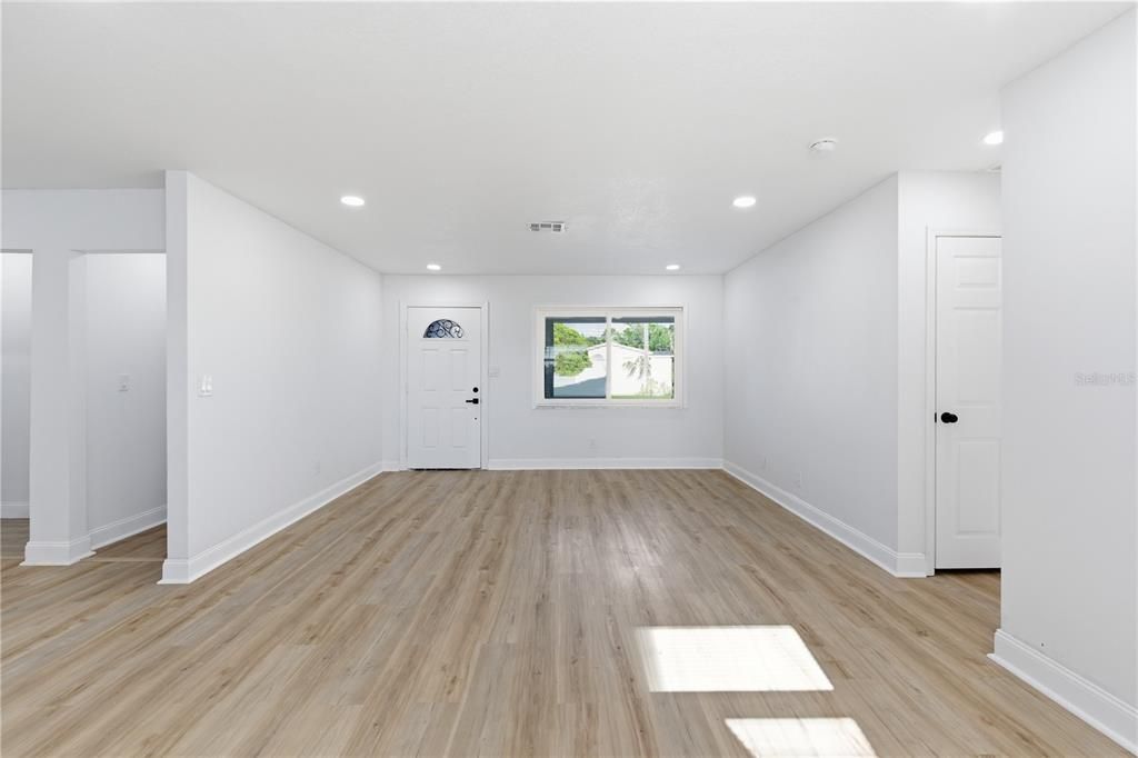 For Sale: $445,900 (4 beds, 3 baths, 1238 Square Feet)