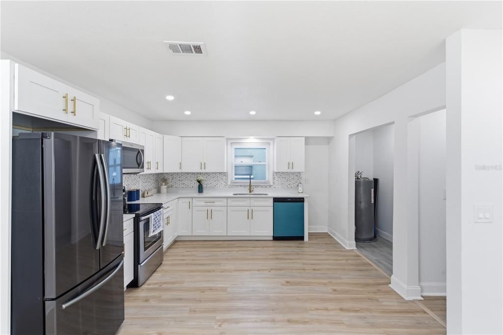 For Sale: $445,900 (4 beds, 3 baths, 1238 Square Feet)