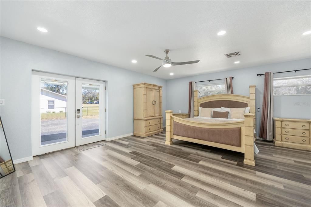 For Sale: $385,000 (3 beds, 2 baths, 2116 Square Feet)
