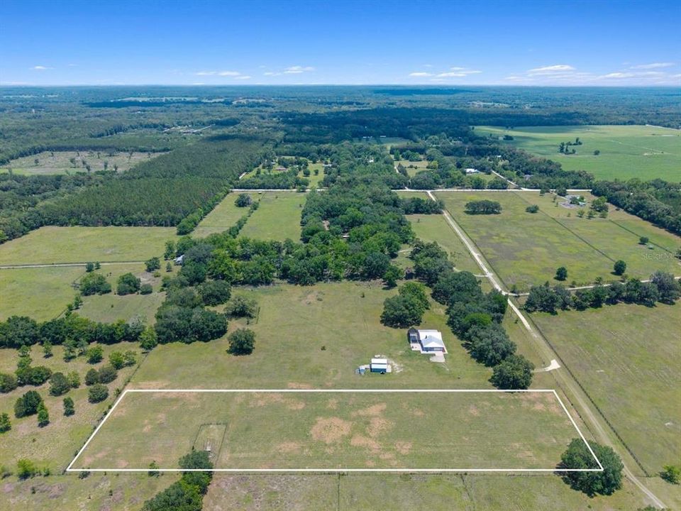 En Venta: $225,000 (5.01 acres)