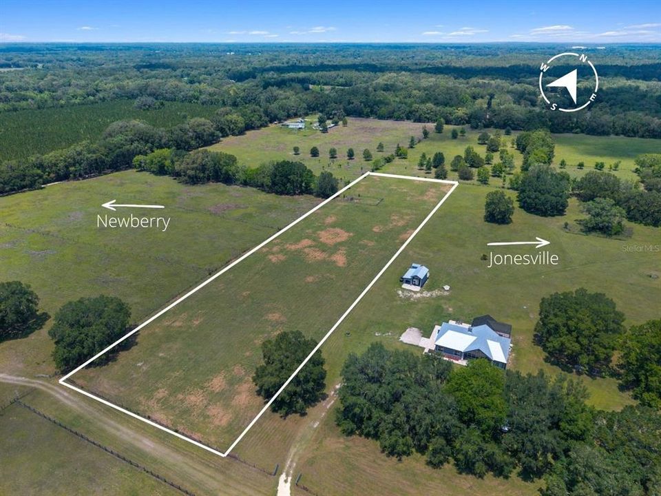 En Venta: $225,000 (5.01 acres)