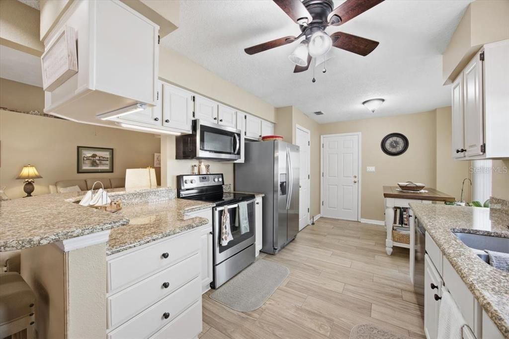 For Sale: $279,000 (3 beds, 2 baths, 1727 Square Feet)