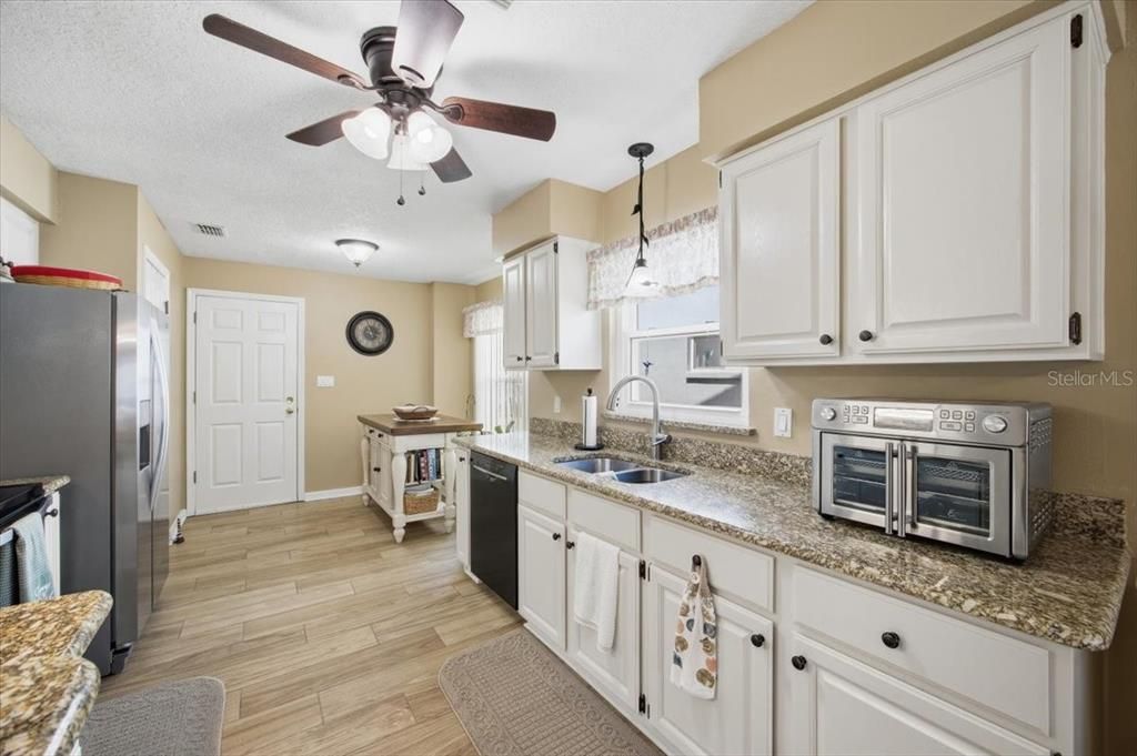 For Sale: $279,000 (3 beds, 2 baths, 1727 Square Feet)