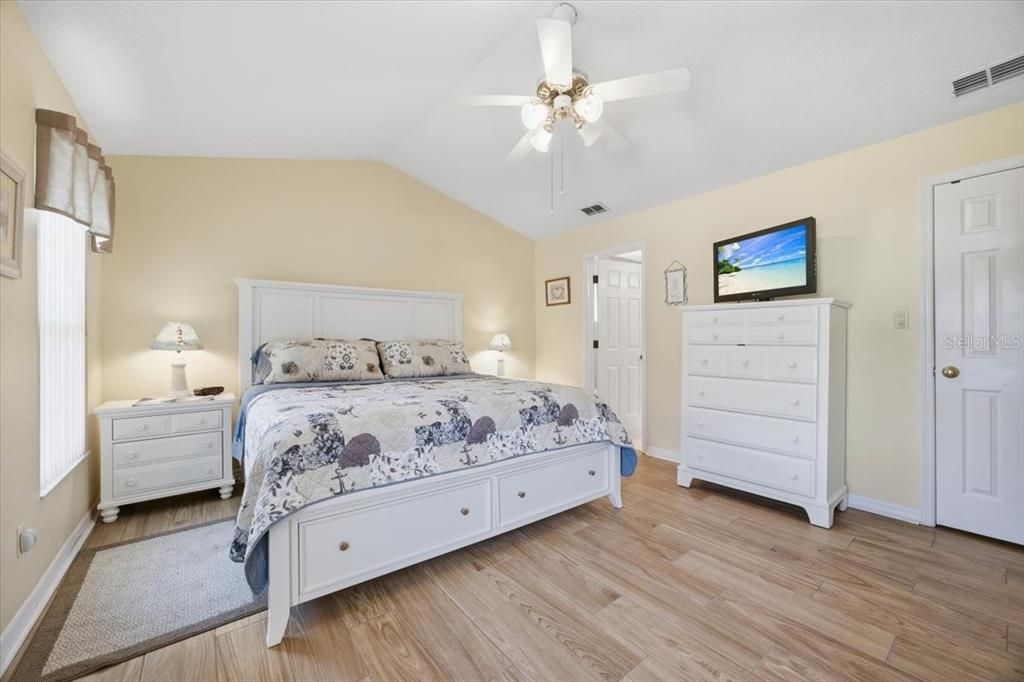 For Sale: $279,000 (3 beds, 2 baths, 1727 Square Feet)