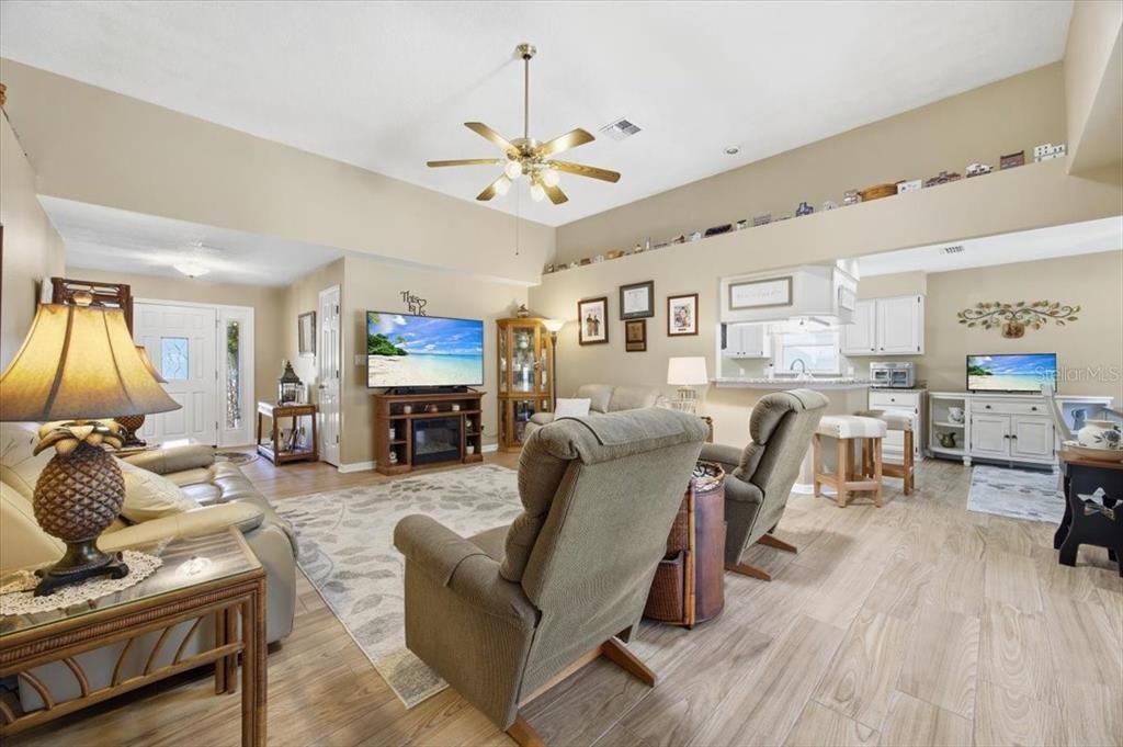 For Sale: $279,000 (3 beds, 2 baths, 1727 Square Feet)