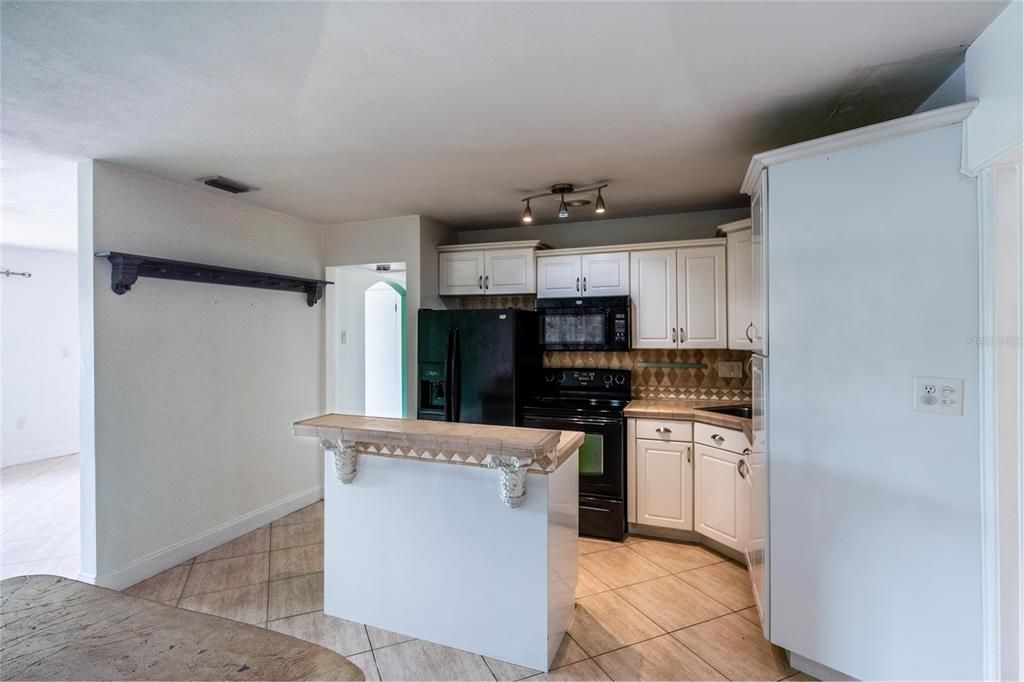 For Sale: $319,000 (3 beds, 2 baths, 1400 Square Feet)