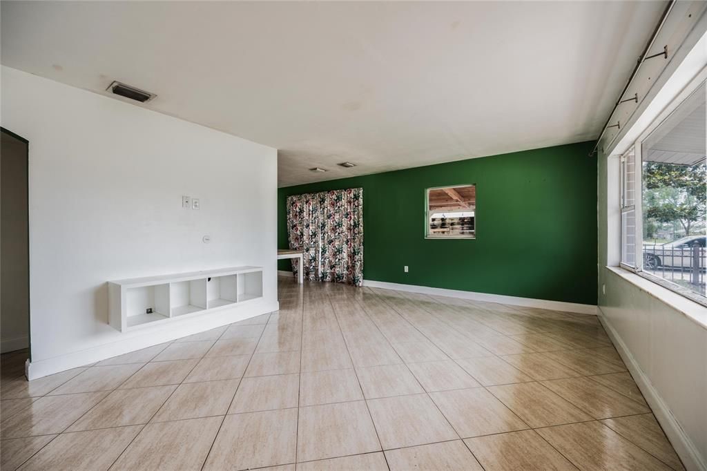 For Sale: $319,000 (3 beds, 2 baths, 1400 Square Feet)