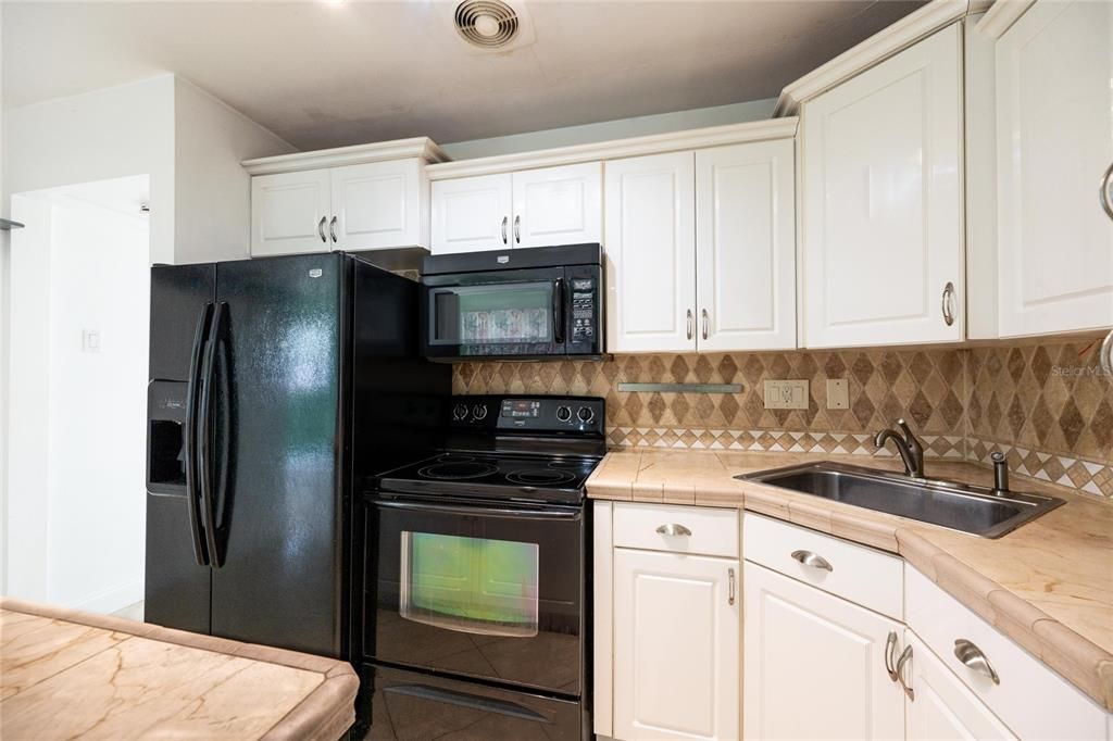 For Sale: $319,000 (3 beds, 2 baths, 1400 Square Feet)