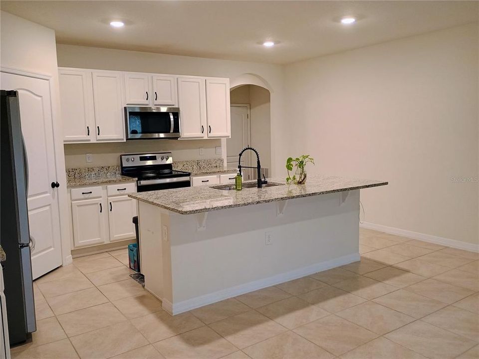 For Rent: $2,700 (4 beds, 2 baths, 1815 Square Feet)