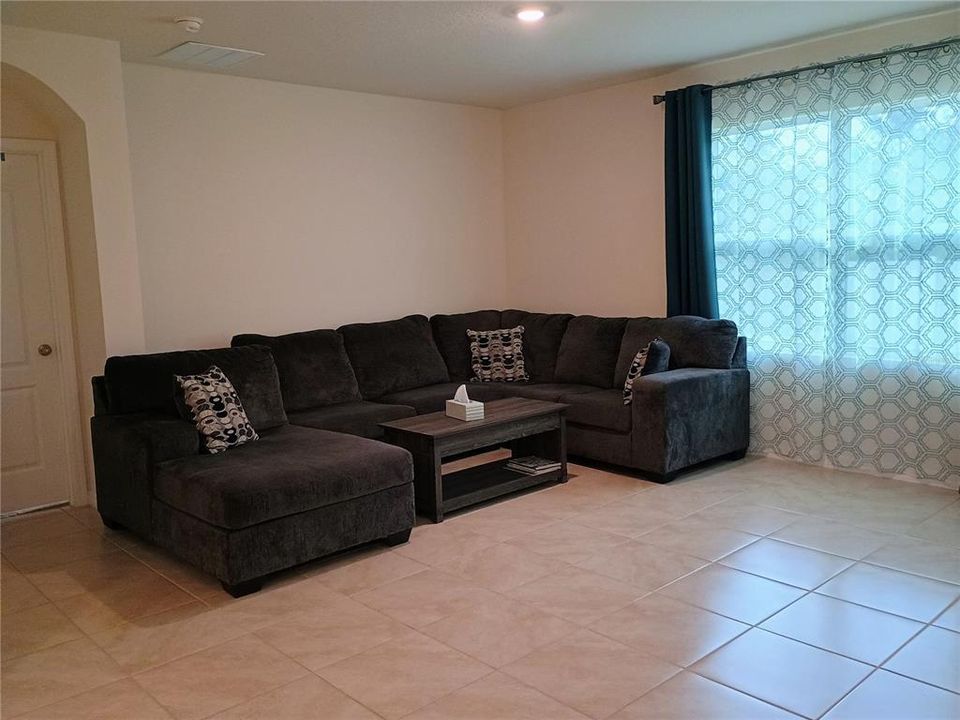 For Rent: $2,700 (4 beds, 2 baths, 1815 Square Feet)
