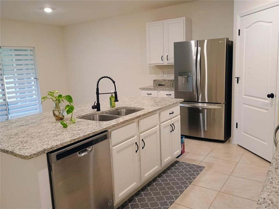 For Rent: $2,700 (4 beds, 2 baths, 1815 Square Feet)