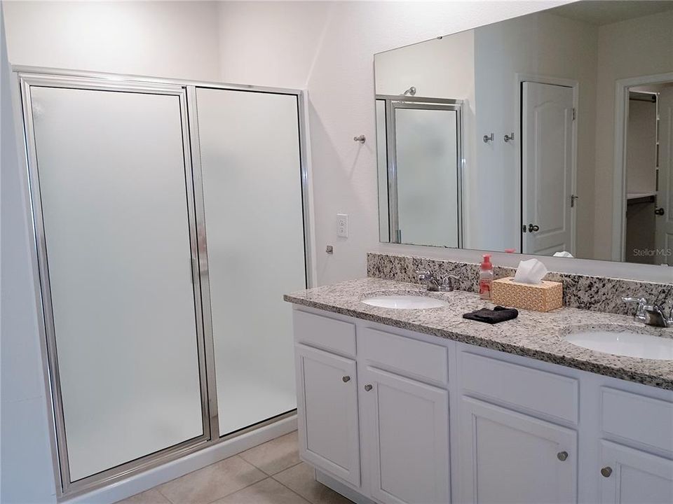 For Rent: $2,700 (4 beds, 2 baths, 1815 Square Feet)