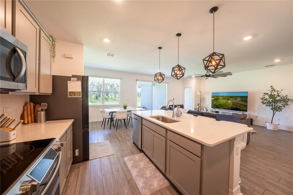 For Sale: $449,900 (4 beds, 3 baths, 2486 Square Feet)