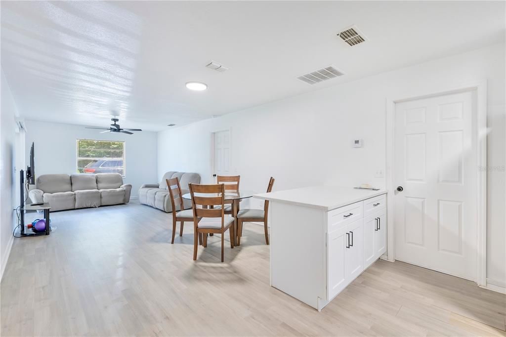 На продажу: $359,000 (3 спален, 2 ванн, 1229 Квадратных фут)