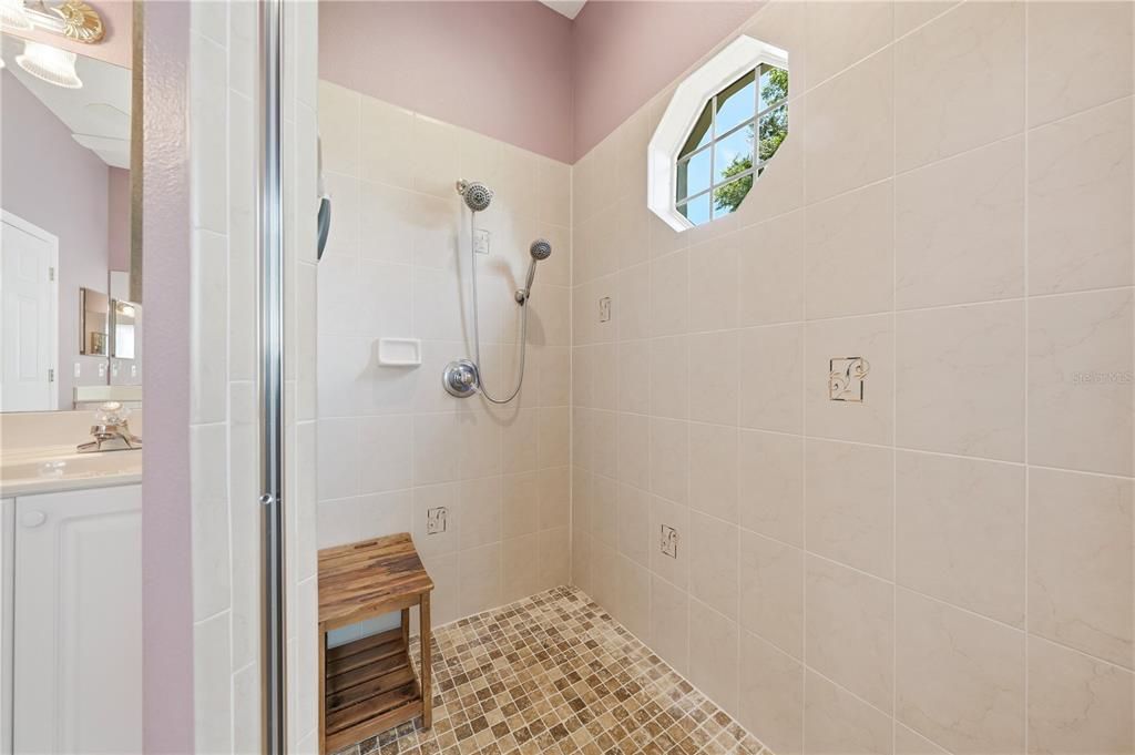 En Venta: $459,900 (3 camas, 2 baños, 2228 Pies cuadrados)