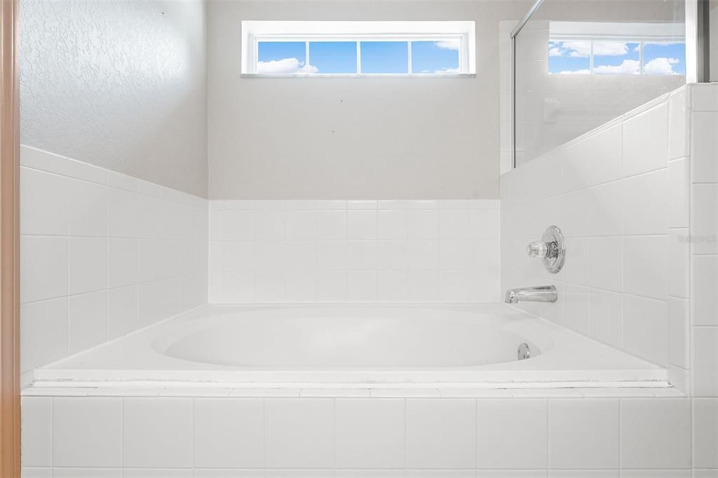 For Sale: $355,000 (3 beds, 2 baths, 1596 Square Feet)