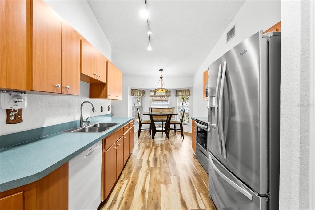 For Sale: $355,000 (3 beds, 2 baths, 1596 Square Feet)