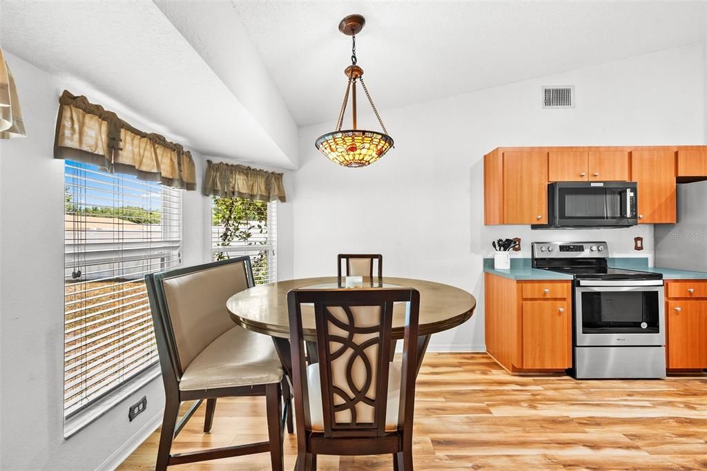 For Sale: $355,000 (3 beds, 2 baths, 1596 Square Feet)