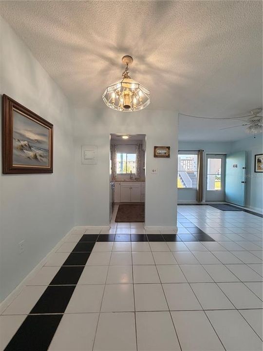 For Rent: $1,250 (1 beds, 1 baths, 612 Square Feet)
