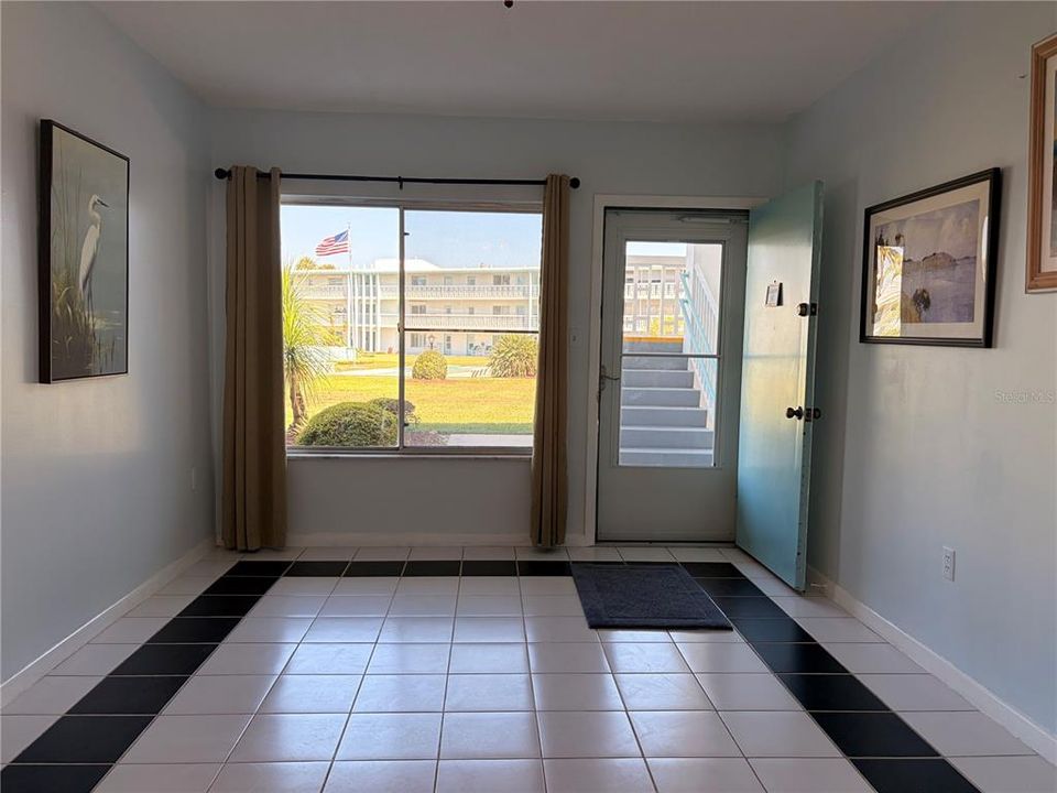 For Rent: $1,250 (1 beds, 1 baths, 612 Square Feet)