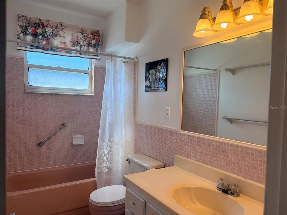 For Rent: $1,250 (1 beds, 1 baths, 612 Square Feet)