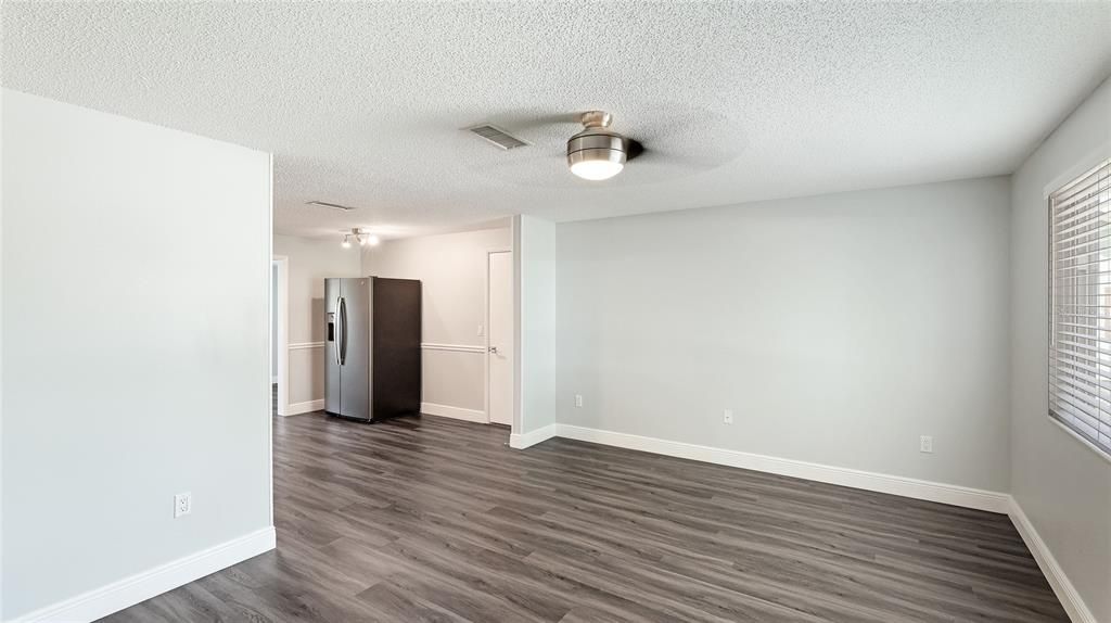 For Sale: $298,000 (2 beds, 1 baths, 1031 Square Feet)