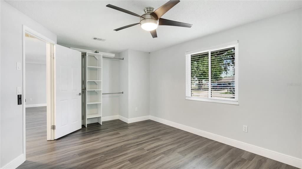 For Sale: $298,000 (2 beds, 1 baths, 1031 Square Feet)