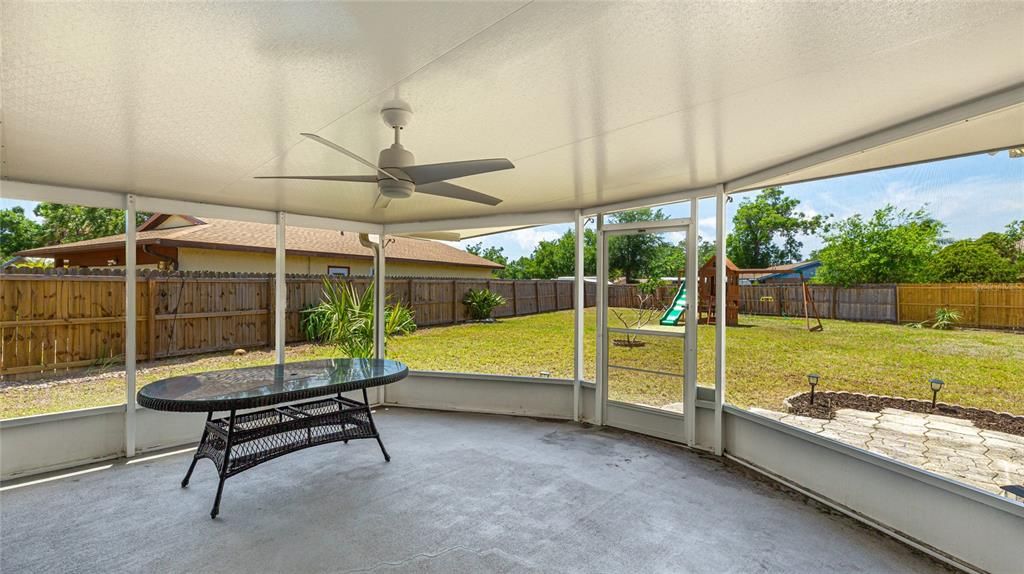 For Sale: $298,000 (2 beds, 1 baths, 1031 Square Feet)