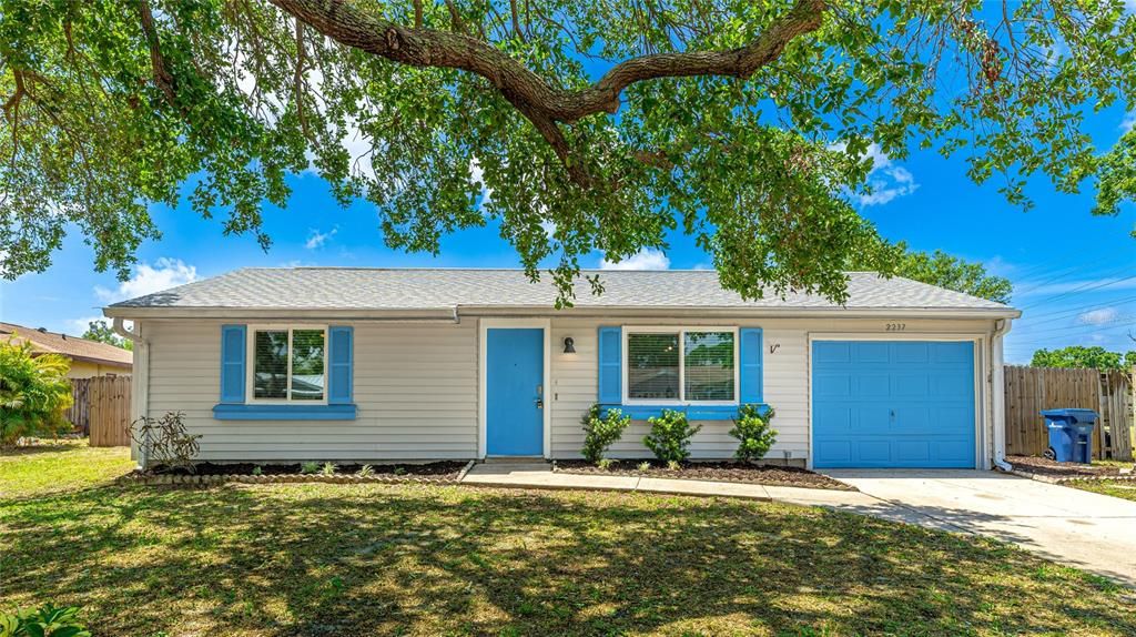 For Sale: $298,000 (2 beds, 1 baths, 1031 Square Feet)