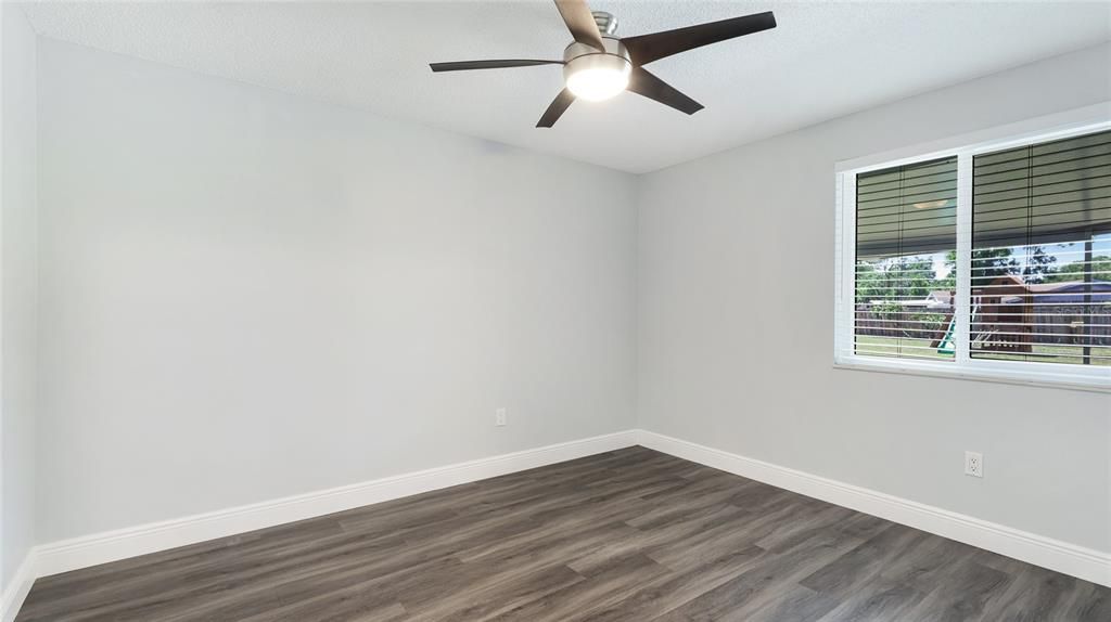 For Sale: $298,000 (2 beds, 1 baths, 1031 Square Feet)