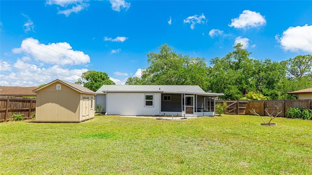 For Sale: $298,000 (2 beds, 1 baths, 1031 Square Feet)