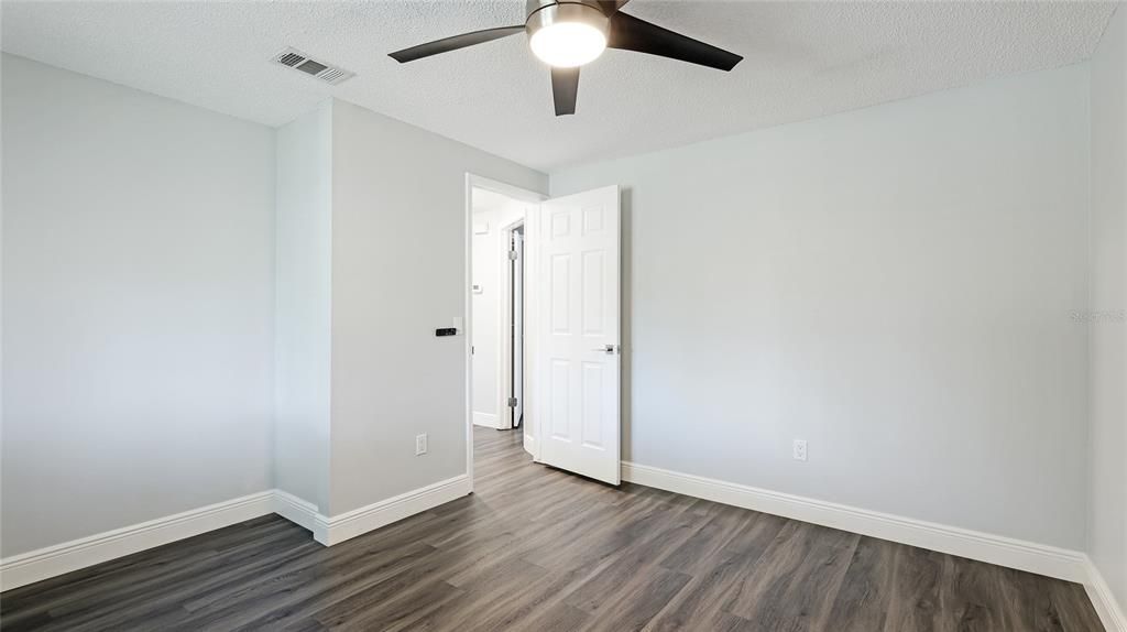 For Sale: $298,000 (2 beds, 1 baths, 1031 Square Feet)