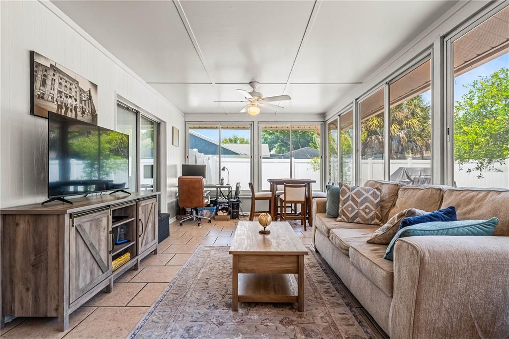 En Venta: $449,900 (3 camas, 2 baños, 2185 Pies cuadrados)