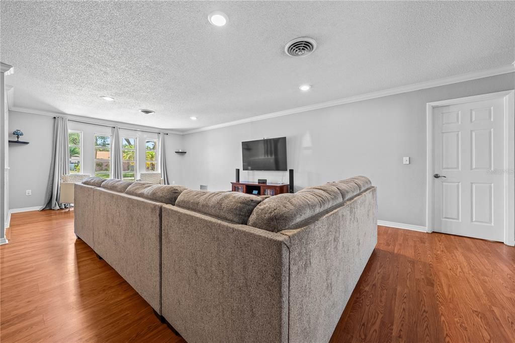 En Venta: $449,900 (3 camas, 2 baños, 2185 Pies cuadrados)