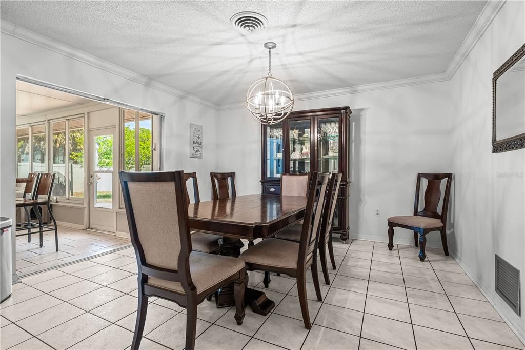 En Venta: $449,900 (3 camas, 2 baños, 2185 Pies cuadrados)