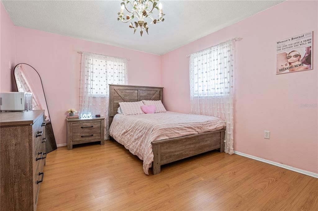 En Venta: $449,900 (3 camas, 2 baños, 2185 Pies cuadrados)