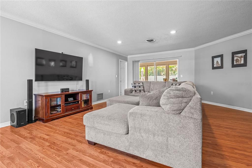 En Venta: $449,900 (3 camas, 2 baños, 2185 Pies cuadrados)