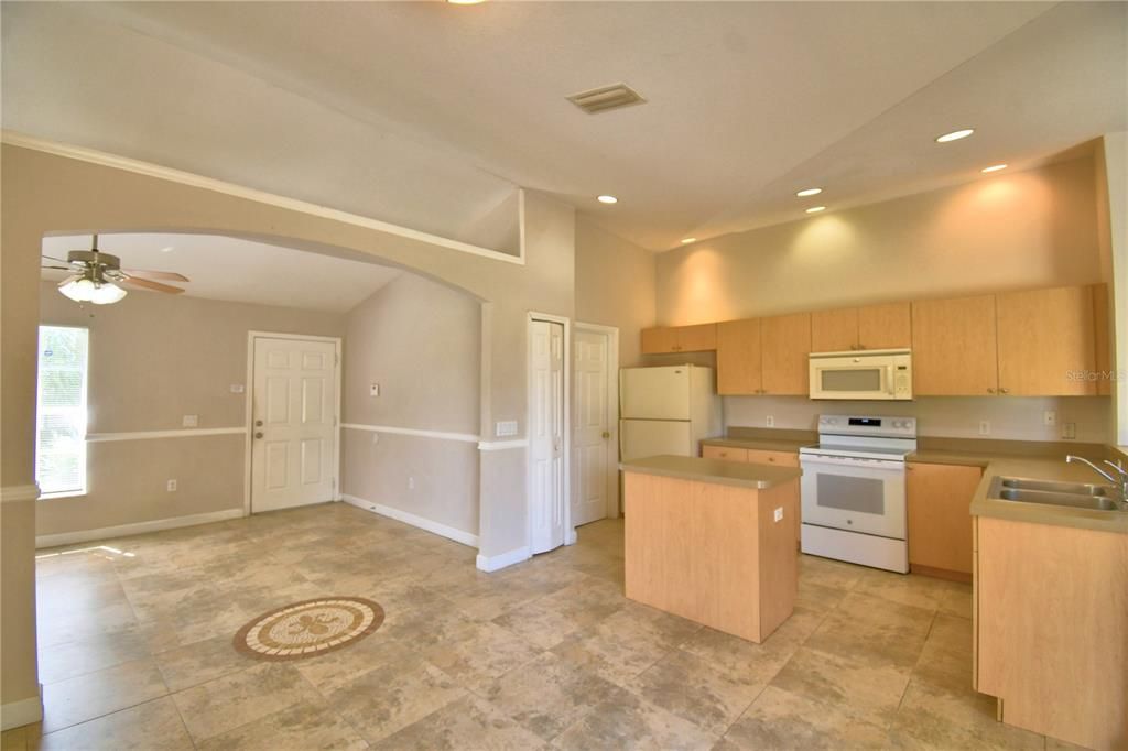 For Rent: $1,595 (3 beds, 2 baths, 1475 Square Feet)