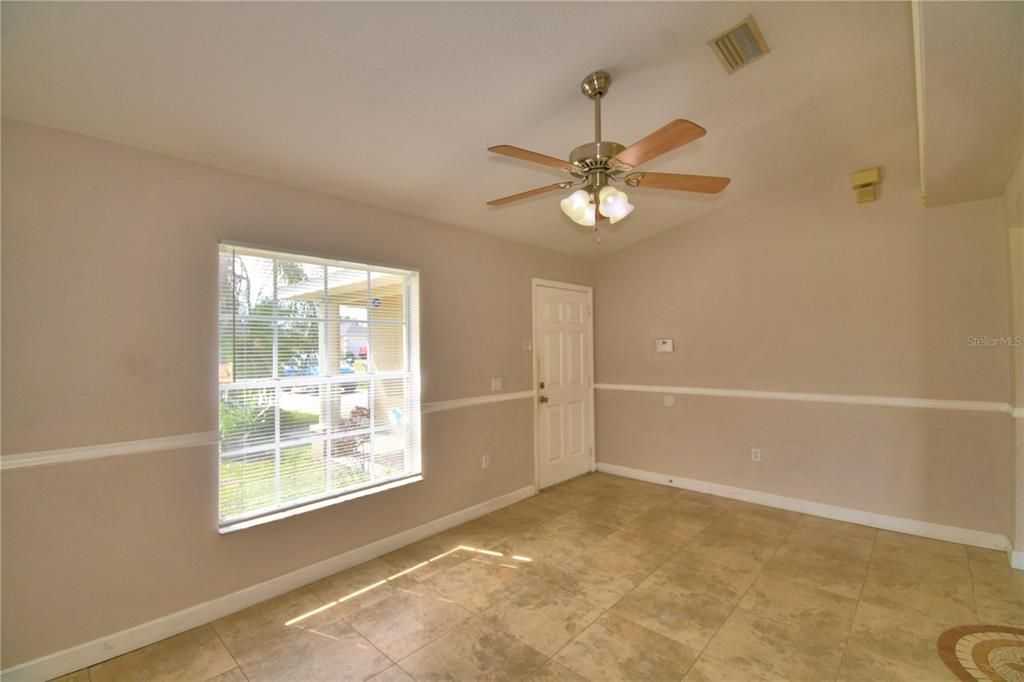 For Rent: $1,595 (3 beds, 2 baths, 1475 Square Feet)